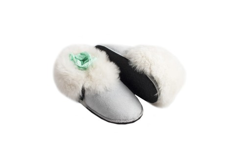 LuLu Snow fur moccs rubber sole